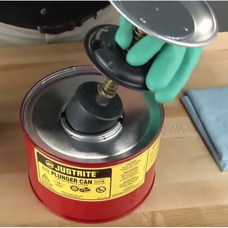 2 Litre Plunger Can for dispensing flammable liquids Justrite 10208